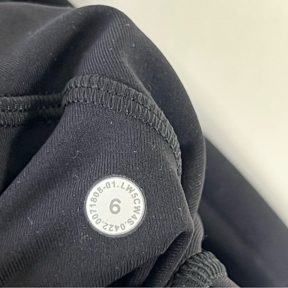 Lululemon Swift Speed High-Rise Brushed Tight 28"
Black Size 6 W5CW4S - Picture 12 of 16